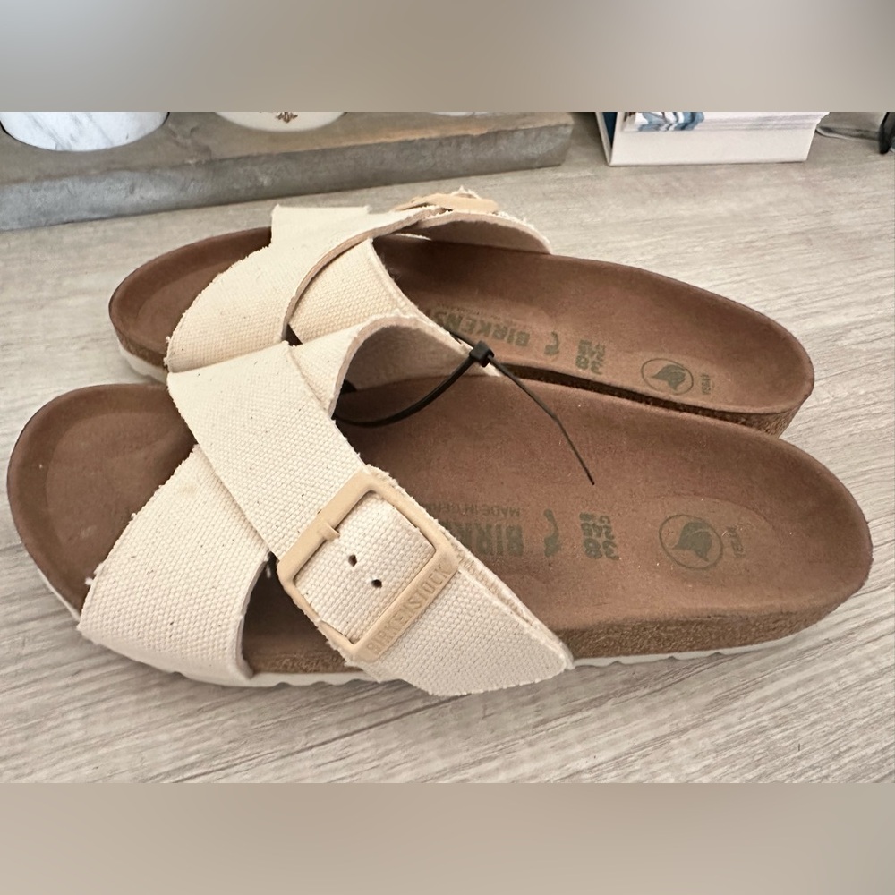 ❌SOLD❌ Women’s BIRKENSTOCK SIENA VEGAN SANDAL EGGSHELL 8